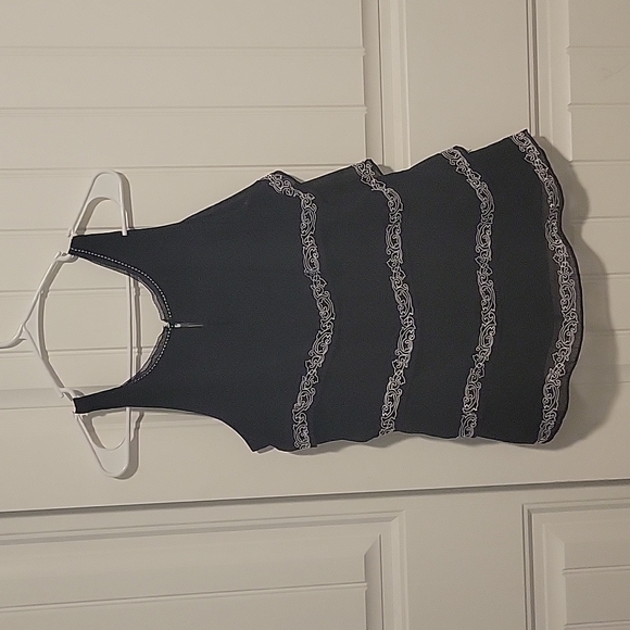 White House Black Market sleeveless top - Picture 2 of 5